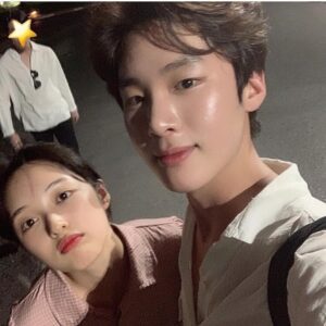 Kim Dong-hee Instagram - @kim_bora95 @hye_yoon1110 
@songgeonhee @youna_1997 
@bk_arta @kim_d.he 
감사합니다 꾸벅