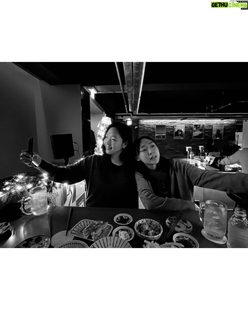 Kim Go-eun Instagram - 2024년엔 행복한 일만 있기를 🐾