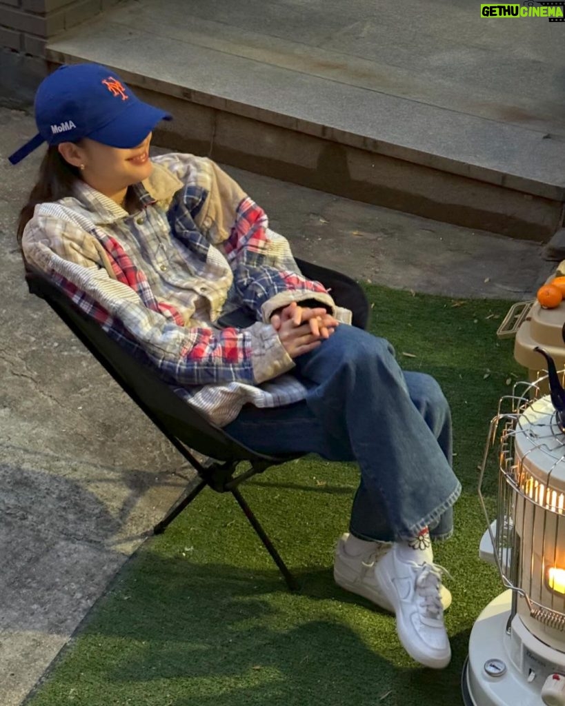 Kim Go-eun Instagram - 따뜻한 날 🌷