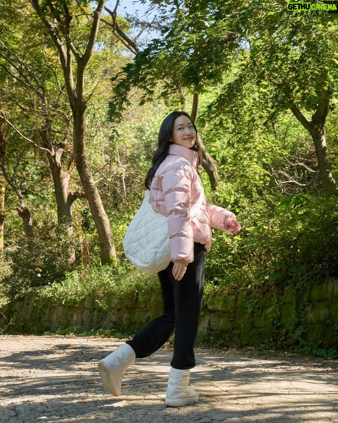 Kim Go-eun - 597.1K Likes - @discoveryexpedition_kr
🤍🖤🤍🖤 따뜻한 겨울 보내세요 🌷