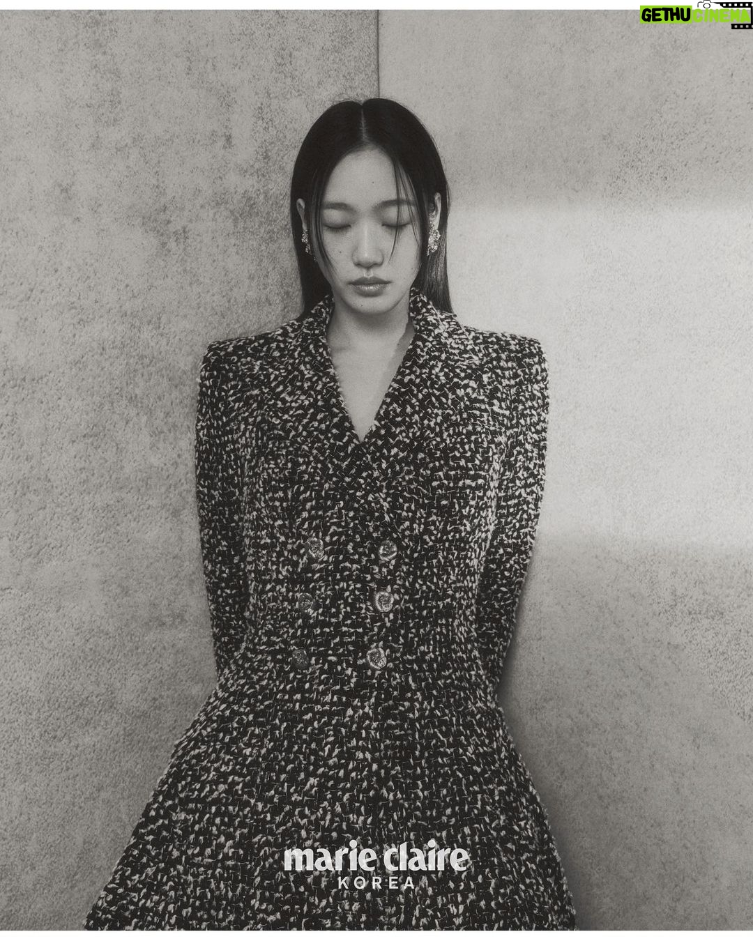 Kim Go-eun Instagram - @chanelofficial @marieclairekorea 🖤