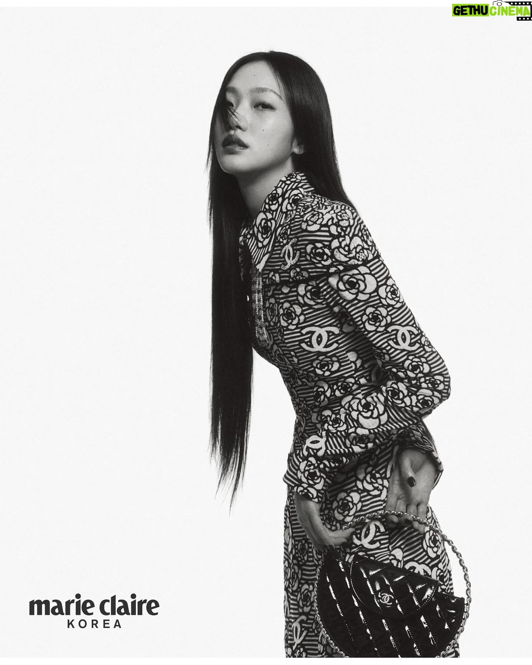 Kim Go-eun Instagram - @chanelofficial @marieclairekorea 🖤