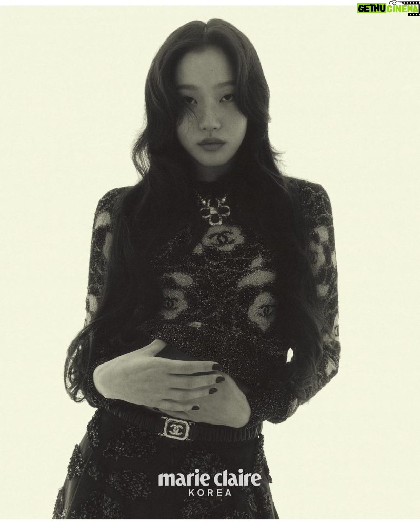 Kim Go-eun Instagram - @chanelofficial @marieclairekorea 🖤