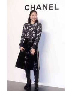 Kim Go-eun Instagram - @chanelofficial #CHANEL @friezeofficial 🖤🖤🖤