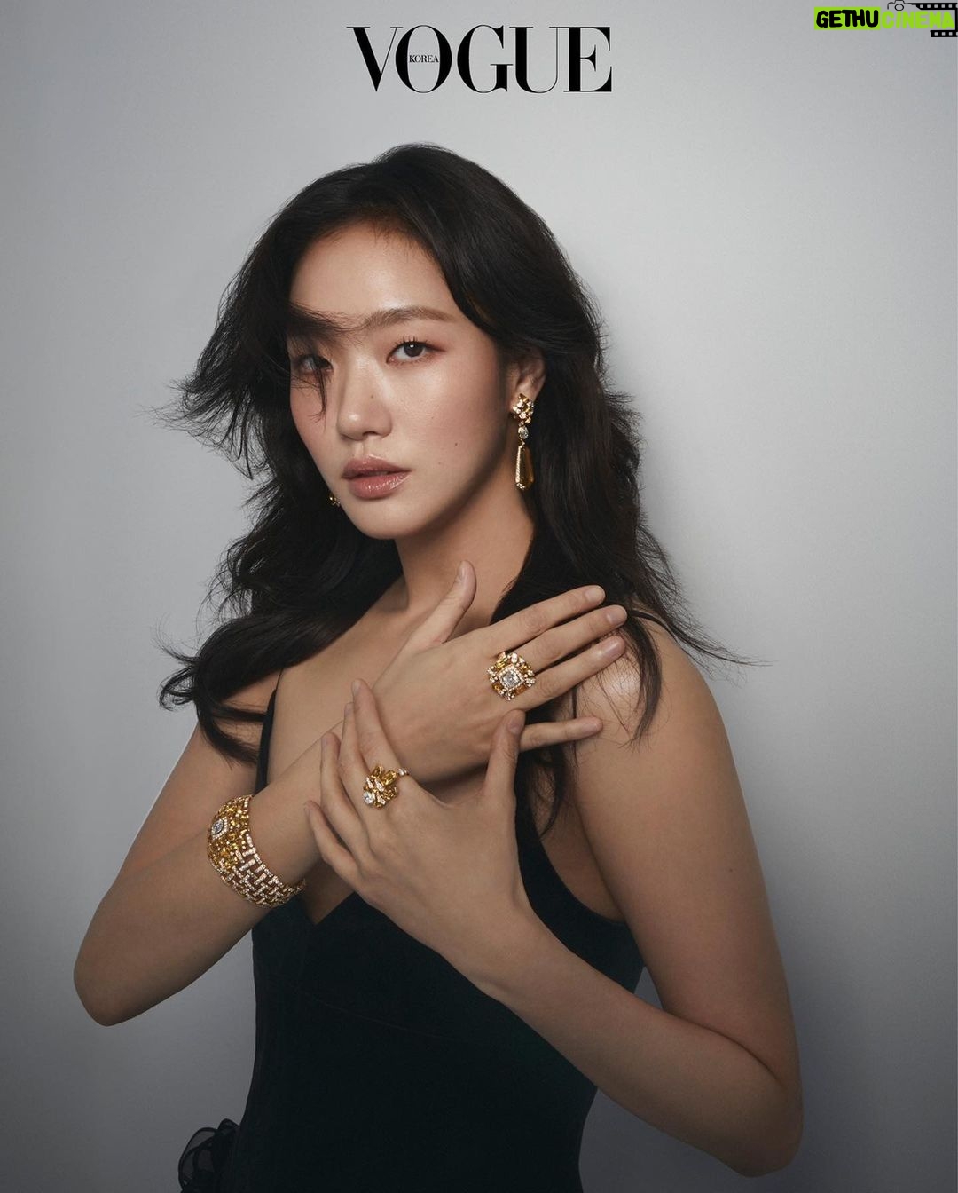Kim Go-eun Instagram - @voguekorea @chanelofficial 💎
