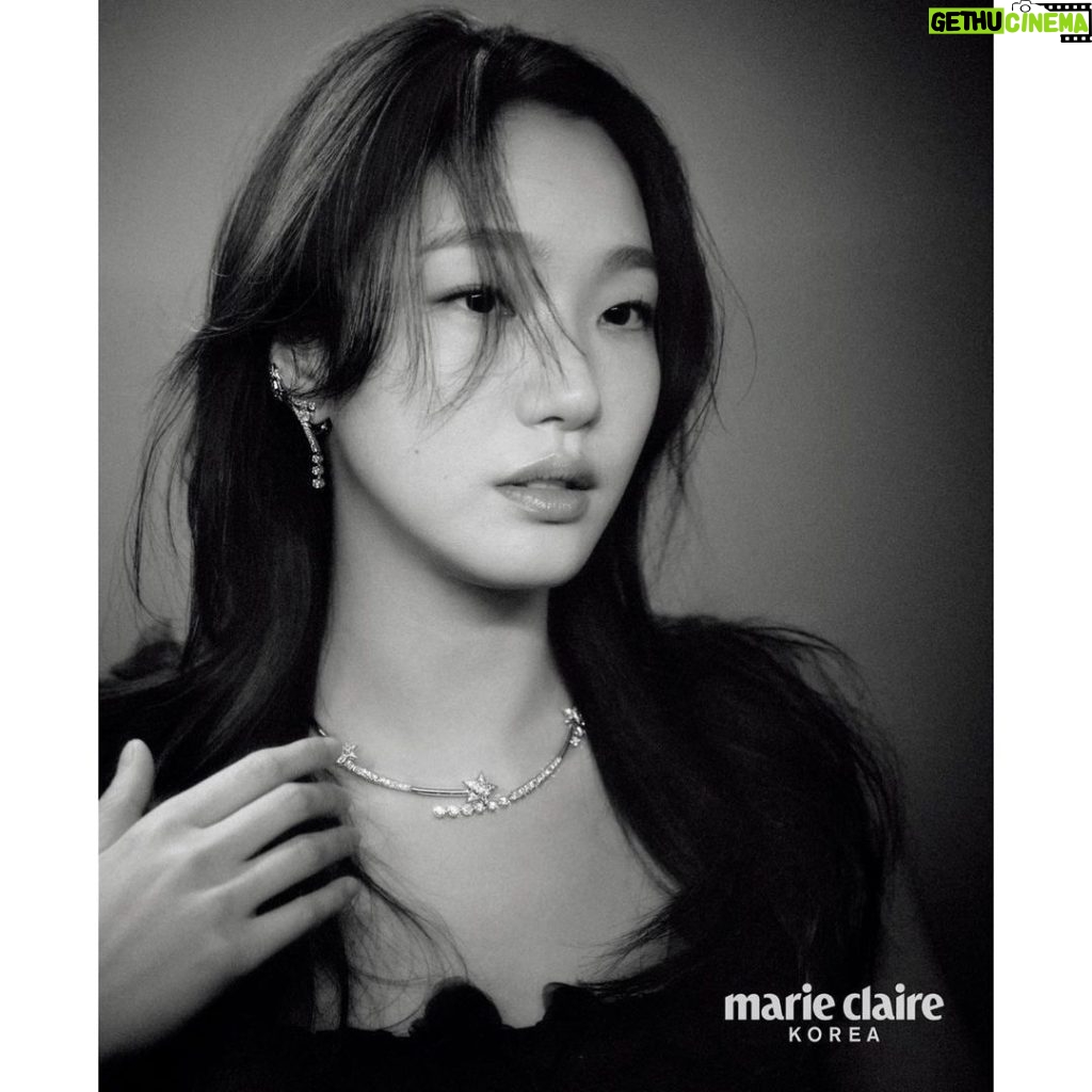 Kim Go-eun Instagram - @marieclairekorea @chanelofficial 🖤💎🌷