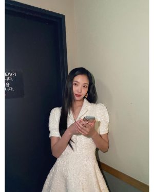 Kim Go-eun Instagram - #영웅 🥰🥰 
꼭 보러와주세요 🙇🏻‍♀️