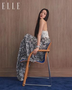 Kim Go-eun Instagram - @chanelofficial @ellekorea ❤️💙