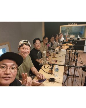 Kim Go-eun Instagram - 모이면 언제나 행복한 #영웅 ❤️