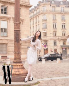 Kim Go-eun Instagram - @wkorea @chanelofficial 🖤