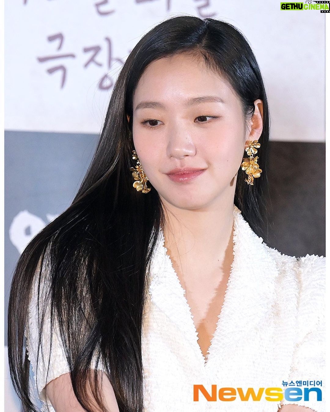 Kim Go-eun Instagram - #영웅 12월21일 개봉!! 🤍🤍🤍🤍🤍🤍🤍