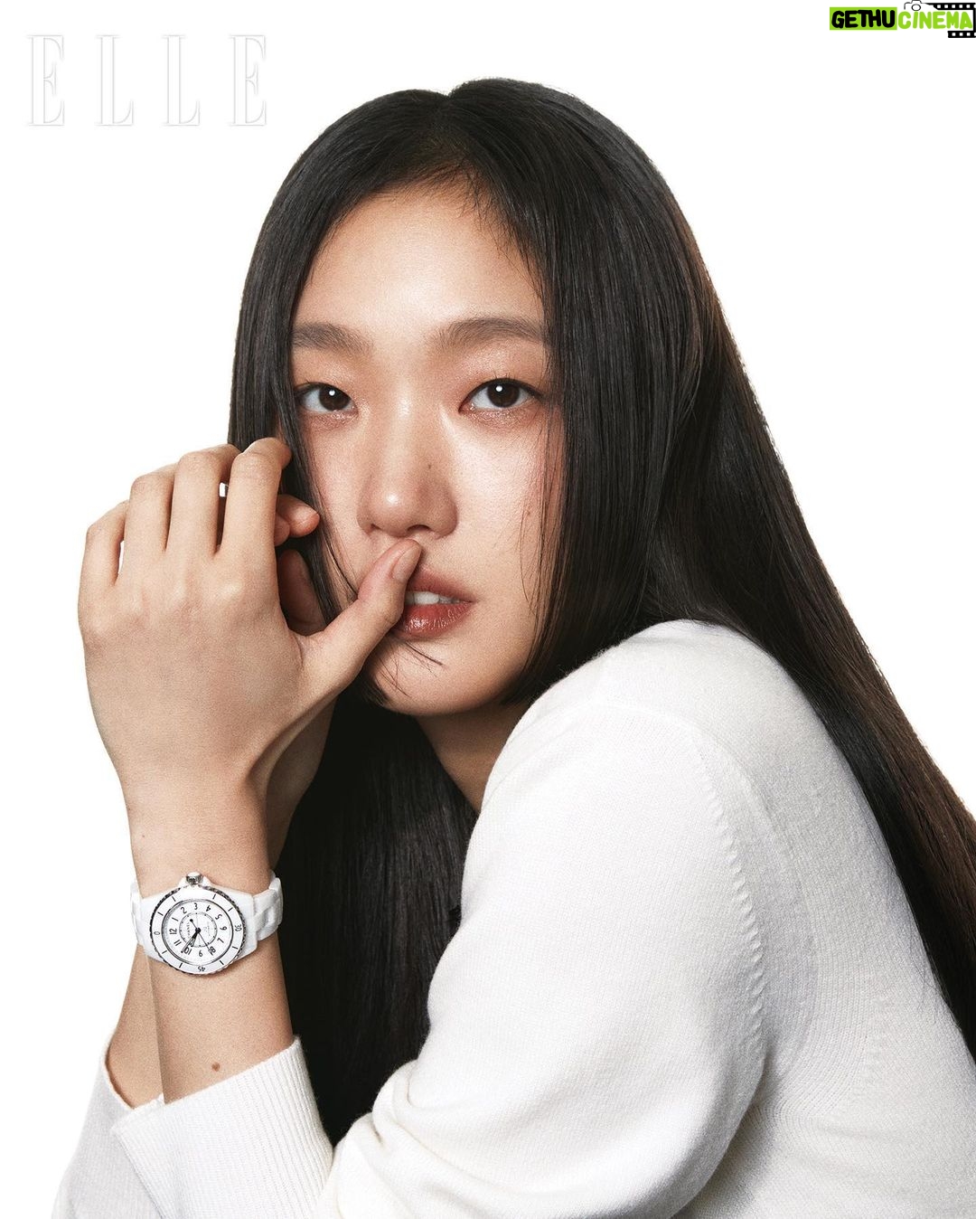 Kim Go-eun - 1.1 Million Likes - @chanelofficial @ellekorea ❤️💙
