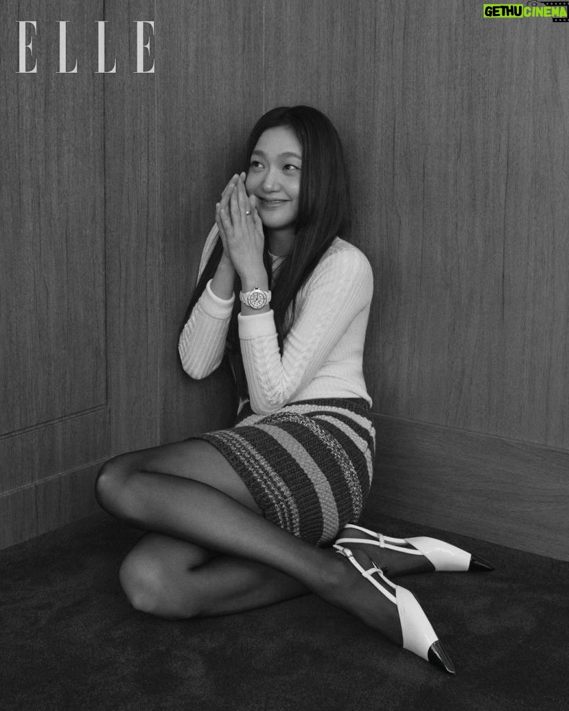 Kim Go-eun Instagram - @chanelofficial @ellekorea ❤️💙