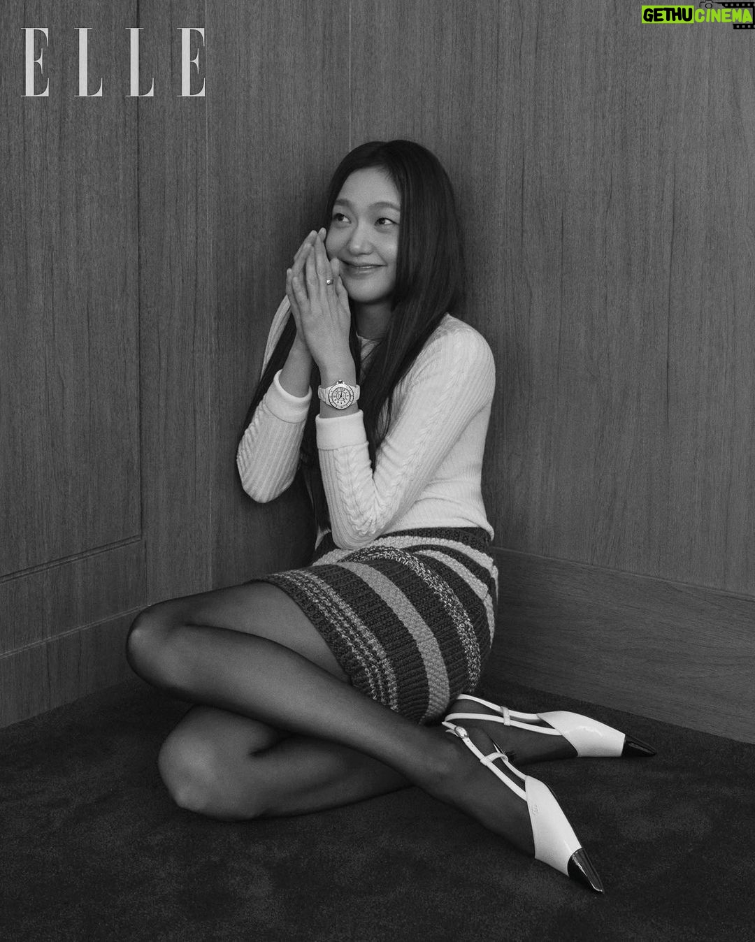 Kim Go-eun - 1.1 Million Likes - @chanelofficial @ellekorea ❤️💙