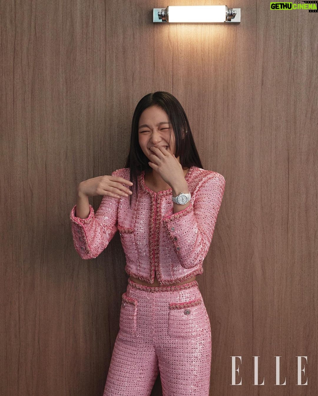 Kim Go-eun - 1.1 Million Likes - @chanelofficial @ellekorea ❤️💙