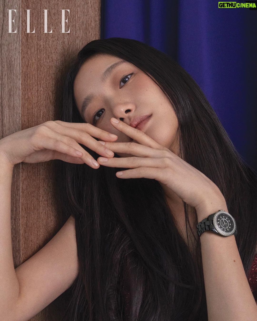 Kim Go-eun - 1.1 Million Likes - @chanelofficial @ellekorea ❤️💙