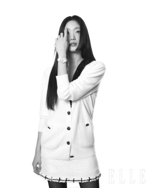 Kim Go-eun Instagram - @chanelofficial @ellekorea ❤️💙