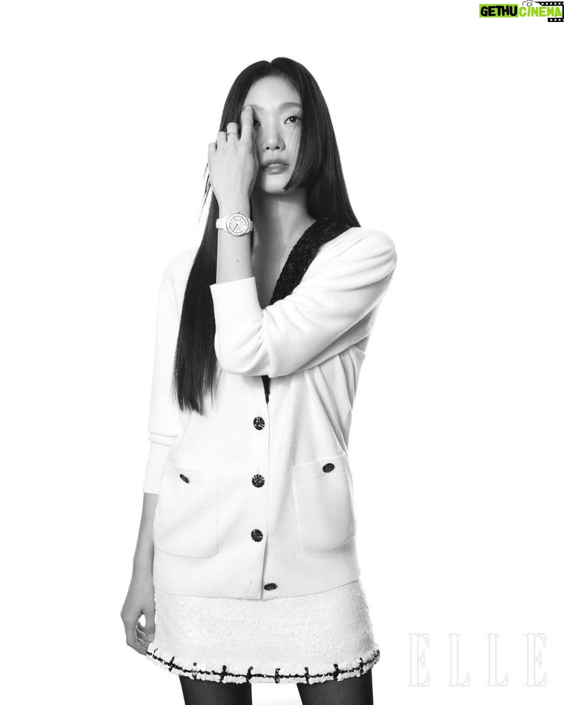 Kim Go-eun Instagram - @chanelofficial @ellekorea ❤️💙