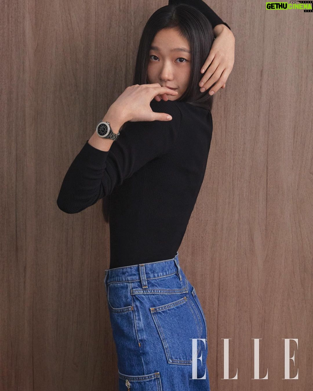 Kim Go-eun - 1.1 Million Likes - @chanelofficial @ellekorea ❤️💙