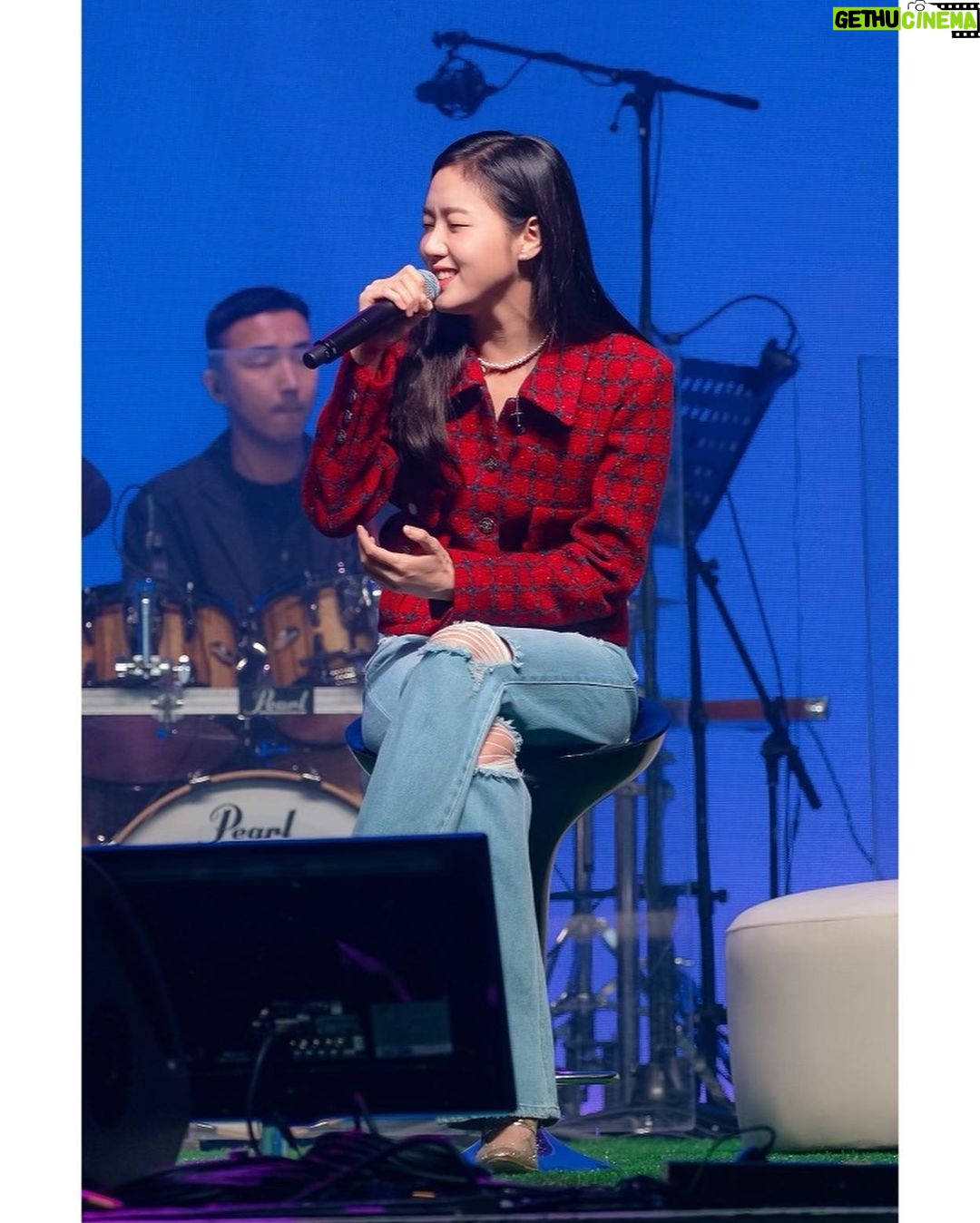 Kim Go-eun - 692.9K Likes - 인생에서 너무나 행복한 시간을 만들어주셔서 감사합니다. 사랑합니다 💗🙇🏻♀️
#고은날