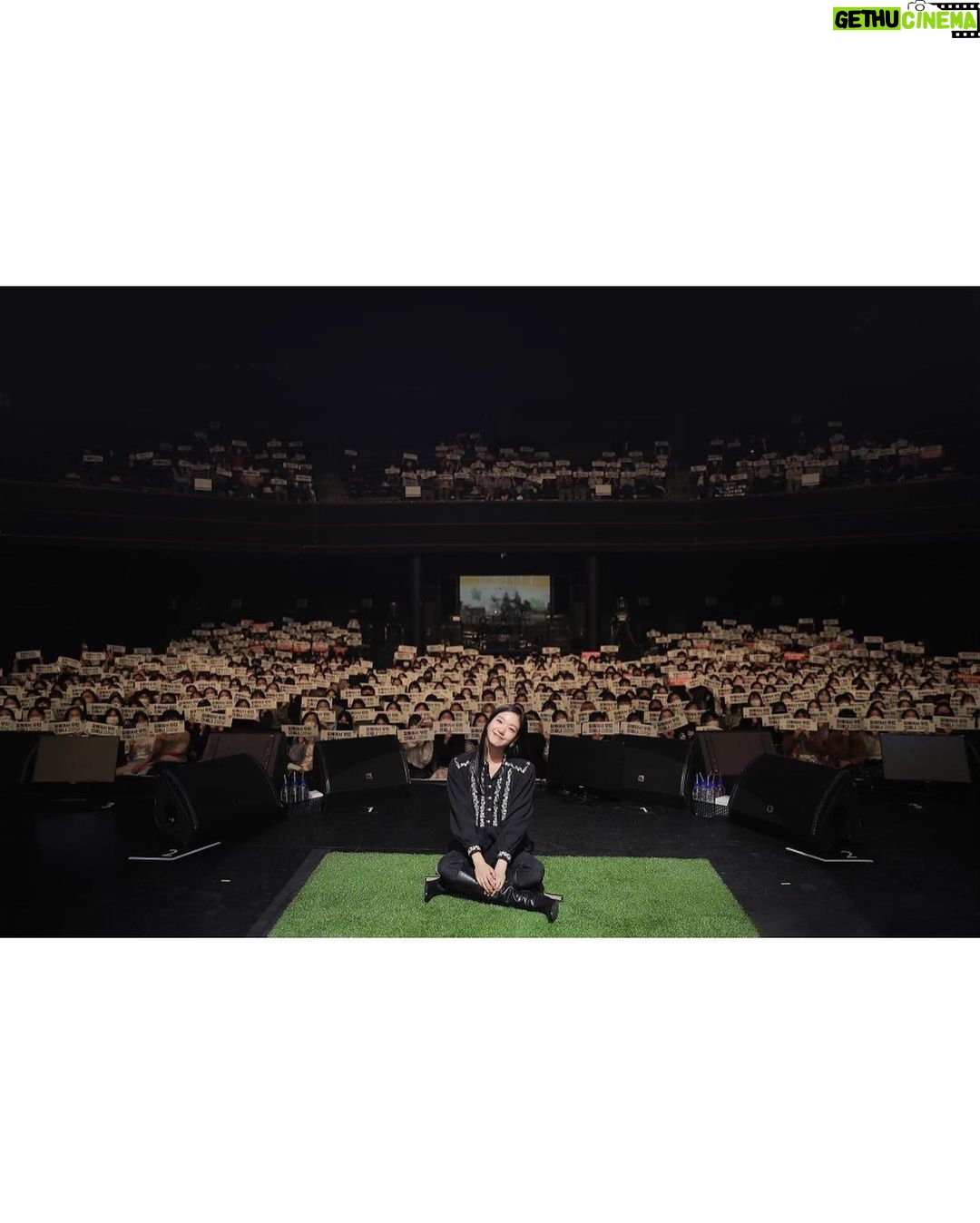 Kim Go-eun - 692.9K Likes - 인생에서 너무나 행복한 시간을 만들어주셔서 감사합니다. 사랑합니다 💗🙇🏻♀️
#고은날