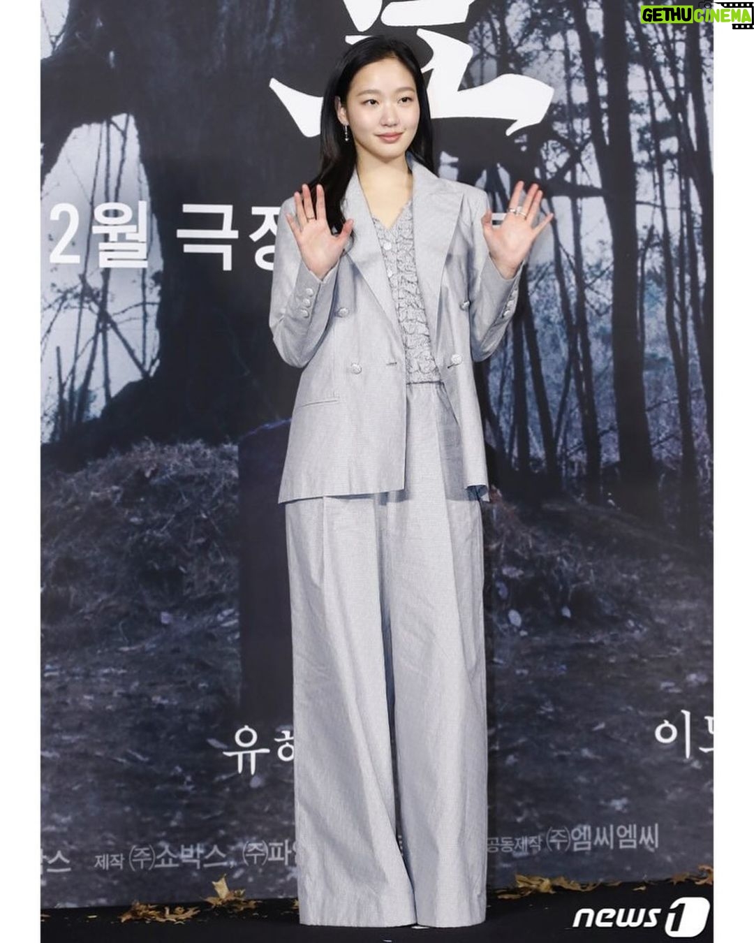 Kim Go-eun Instagram - #파묘 제작발표회 ☺️ 2월에 극장에서 만나요 🌷