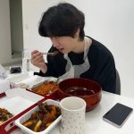 Kim Hee-chul Instagram - 요즘 MZ들 사진 찍는 법이라는데 이렇게 하는게 맞나요??😮😯😲 우 리 도 싸 이 월 드 시 절 엔 신 세 대 였 음 🤣 . . #쪼코볼