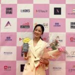 Kim Hye-yoon Instagram – 과거의 혼란을 따뜻한 포옹으로 안아주신 기분이 들어서 매우 행복하고 영광이었습니다❤️ 혜영이를 만들어주신 모든 분들, 관객 분들 마지막으로 황금촬영상 심사위원 특별상을 주신 모든 분들 감사합니다🥰 더 열심히 더 잘하도록 하겠습니다 감사합니다!!!