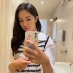 Kim Hye-yoon Instagram - 🖤🤍 #in알루화장실