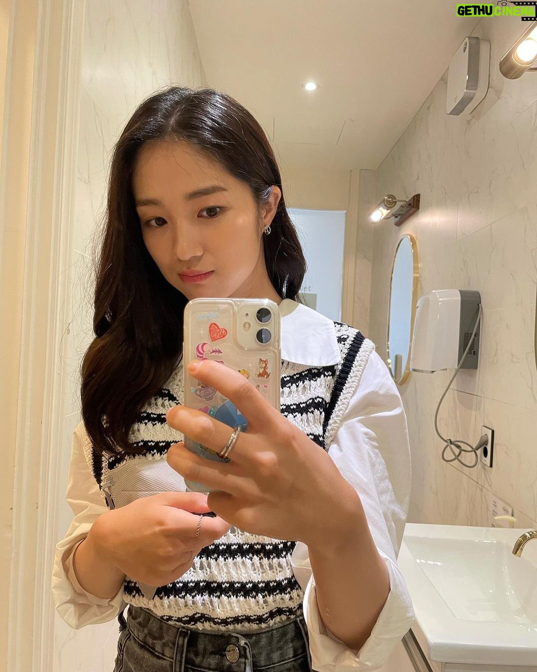 Kim Hye-yoon Instagram - π€π€ #inμ루νμ₯μ€