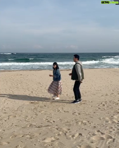 Kim Hye-yoon Instagram - 왜 이러는지 궁금하시다면 영화 를 봐주세요!!!!!😉 #안궁금해도 #봐주시면 #감사하겠습니다
