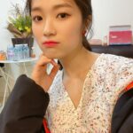Kim Hye-yoon Instagram – 🌸🌺🌼🌻

Hair @aluu_minseon 
Make up @aluu_hanhyunjae85