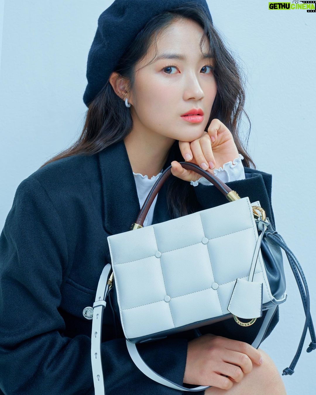 Kim Hye-yoon Instagram - @atstar1magazine #앳스타일1월호