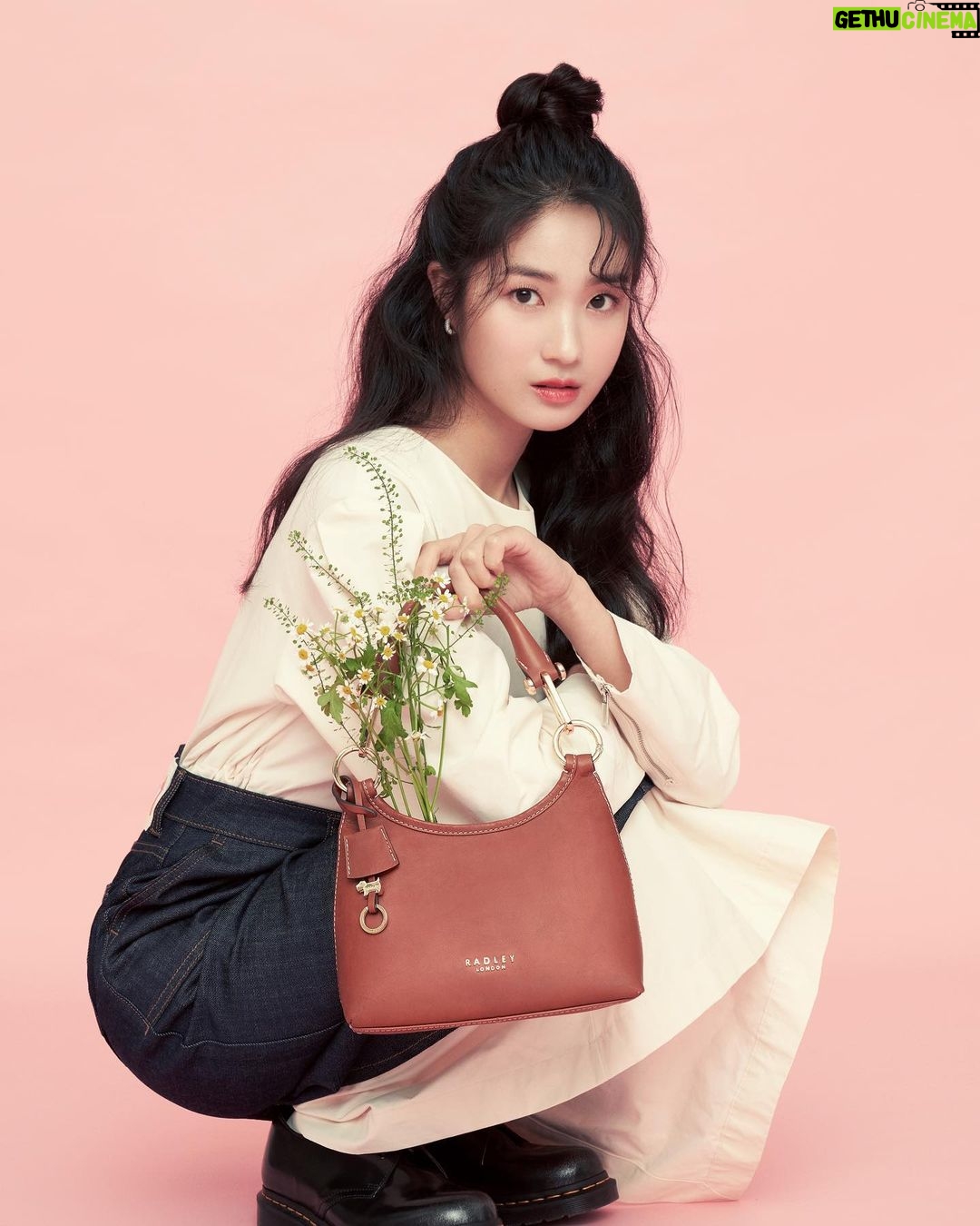 Kim Hye-yoon Instagram - @atstar1magazine #앳스타일1월호