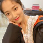 Kim Hye-yoon Instagram – 🌸🌺🌼🌻

Hair @aluu_minseon 
Make up @aluu_hanhyunjae85