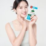 Kim Hye-yoon Instagram – 아크네스🤍💚🤍💚
@acnes.kr