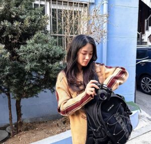 Kim Hye-yoon Instagram - 편하게 나가고싶은 날은 백팩이 세상 최고🖤 #백팩 #백팩추천 #가방추천 #필름카메라 #어렵다...