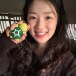 Kim Hye-yoon Instagram – 곧 또 만나요-😉
#귀여운 #목만이 #🐢
