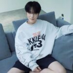 Kim Jae-joong Instagram - 배우 동료집에 놀러갔다가 너무 멋진 소파가 있길래 물어보니 에싸 제품이였어요 마침 원하던 컬러의 소파도 있어서 바로 찜 했습니다! 매일 보게될 소파라 신중히 골랐어요😊 #에싸 #에싸레벨 #제품제공 @essasofa