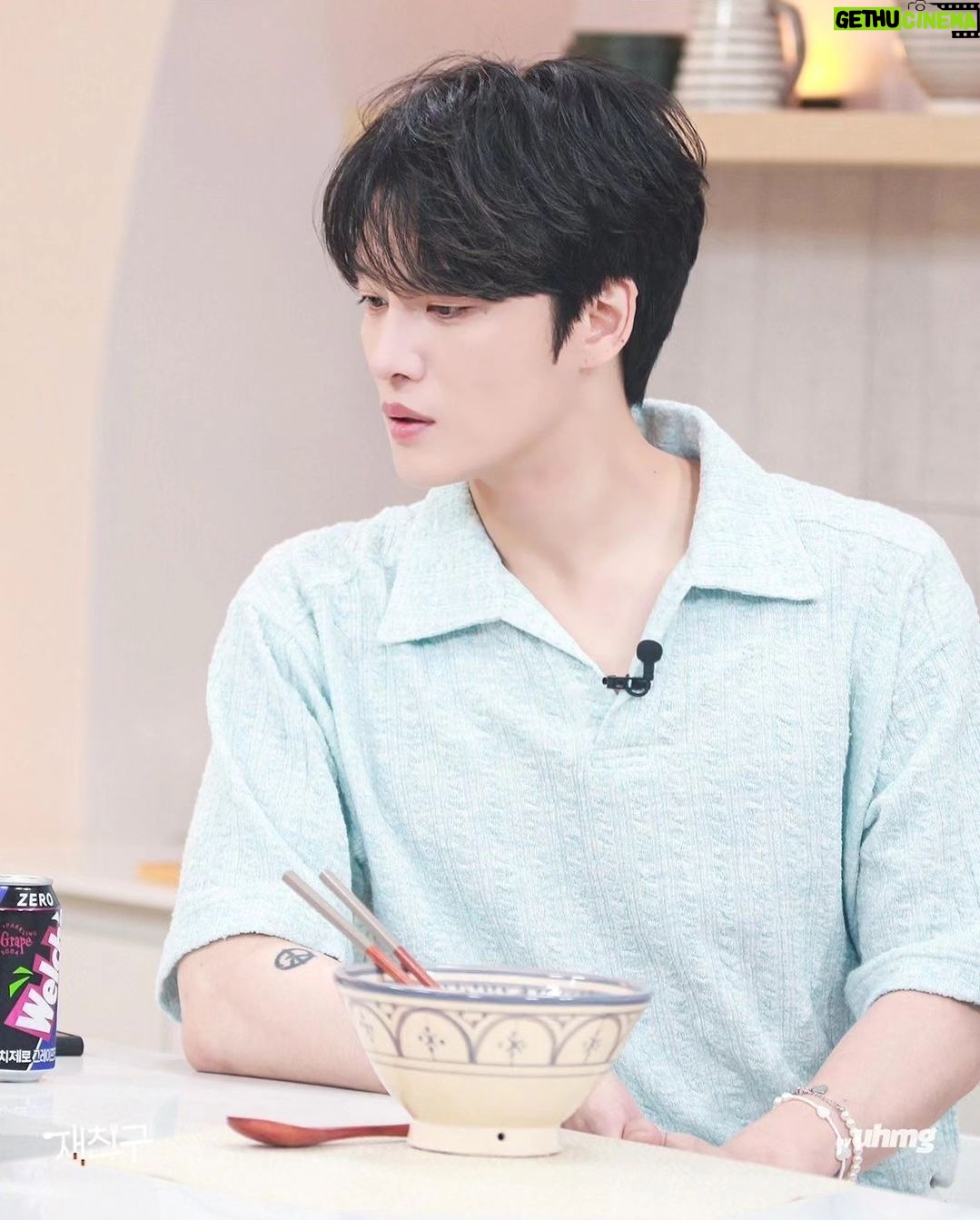 Kim Jae-joong Instagram - 수식어가 필요없는 미남과 꼭 앞에 뭘 붙여야 성립되는 미남(?)의 만남 3시간 뒤😂