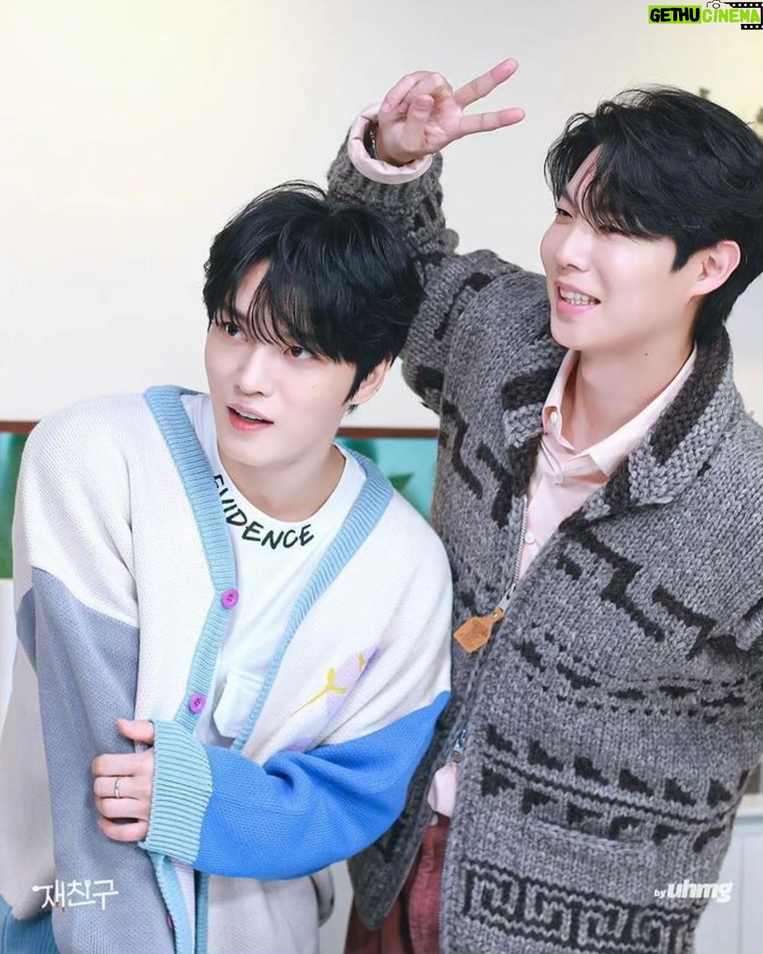 Kim Jae-joong Instagram - 의리의 태진이 ! 트로피수집 왕 태진이! 앞으로 더 큰 세상에 멋진 태진이의 목소리가 울려퍼지길⭐️