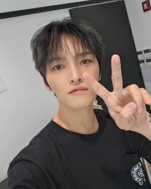 Kim Jae-joong Instagram - V
오촬완👍