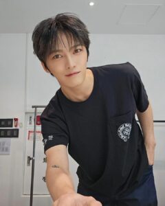 Kim Jae-joong Instagram - V 오촬완👍