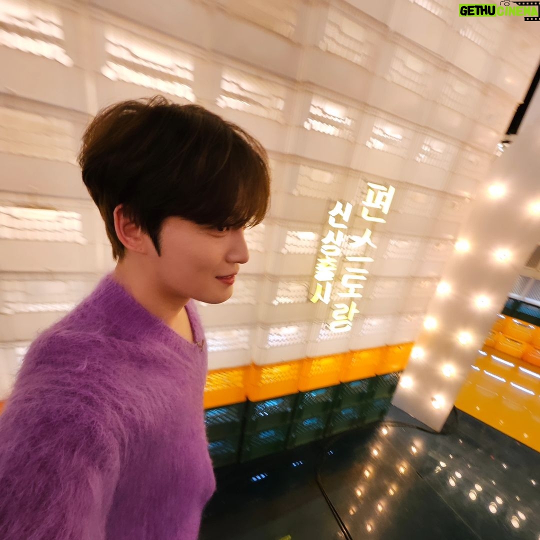 Kim Jae-joong Instagram - 현장에서 배운 요즘 촬영법? 대실패.. 연습해서 다시 도전하게ㅆ..습니다 오늘 나 살짝 눈물 나려고 했지만 기쁨의 감정으로 억누르고 마음을 추슬렀어요 설명하기 어려운 이 마음.. 이해하기 힘드시겠지만 그동안의 과정과 이야기들을 떠올리기보단 행복을 위한 새로운 첫걸음의 '오늘'에게 감사하며 함께 고생하시는 주변 모든 분들에게 고마움의 마음을 나누고 싶어요 오늘이 될 내일도 모두가 웃음으로 함께 하길 바라요 그리고 축하 고마워요 ✨️