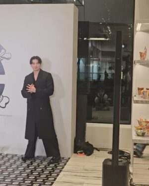Kim Ji-hun Instagram - _

between Usopp @bookofjacob and Zoro @mackenyu 

INCRM X ONEPICE collaboration

thank you for inviting me マッケンさん🩶