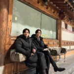 Kim Ji-hun Instagram - _ 추웠던 봄서부터 뜨거운 여름을 지나 선선한 가을이 오기까지 유난히 길고 지난하게 느껴졌던 지난 6개월이 주마등처럼… 부족하지만 제 모든걸 쏟아부었네요 모두모두 정말 고생 많으셨습니다! 멋진 작품으로 찾아갈게요 #이재곧죽습니다 드디어 촬영종료!!