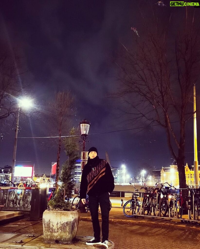 Kim Ji-soo Instagram - Happy valentine‘s day☺️