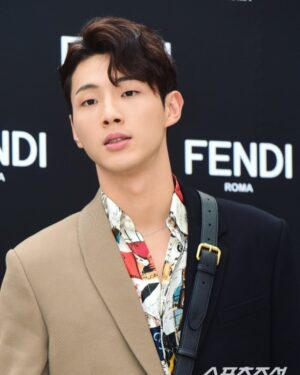 Kim Ji-soo Instagram - 😏