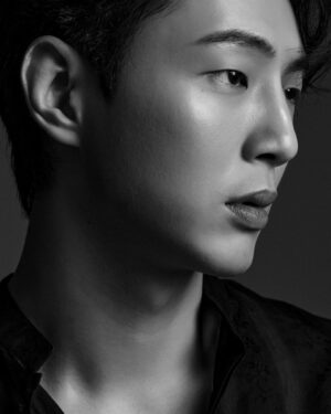 Kim Ji-soo Instagram - In some ways, the hard thing in our lives its only few days out of a few decades
