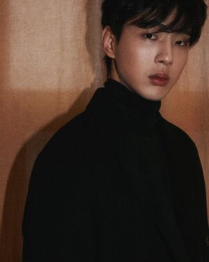 Kim Ji-soo Instagram - Love more, worry less.